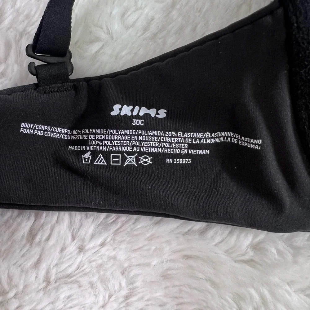 SKIMS Fits Everybody T-Shirt Bra Onyx Black BR-UWR-2294 Underwire Size 30C NEW‎